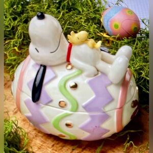Lenox Peanuts Snoopy & Woodstock Covered Easter Candy Dish with Gold